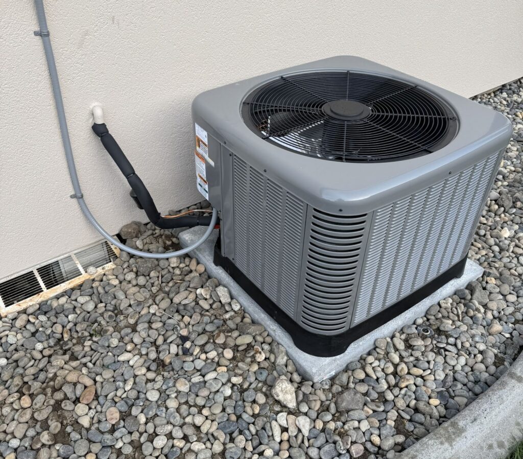 Residential air conditioning system with refrigerant lines during emergency AC repair