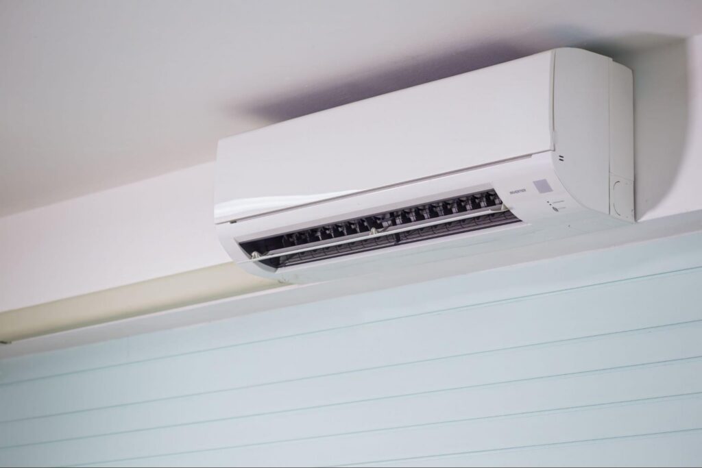 Wall-mounted ductless mini split delivering heating and cooling in a Franklin County, WA home.